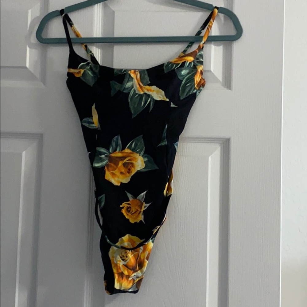 Danielle BernsteinxOnia  Mediterranean collection